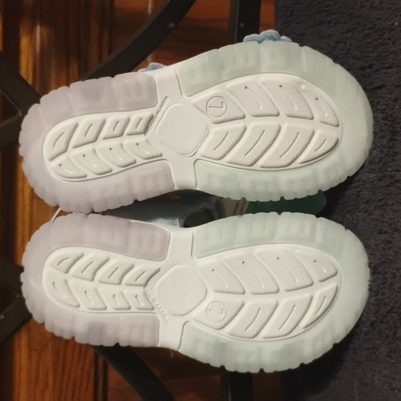 Disney Frozen Light-Up Toddler Sandals – Size 7 – NWT - Picture 6 of 7